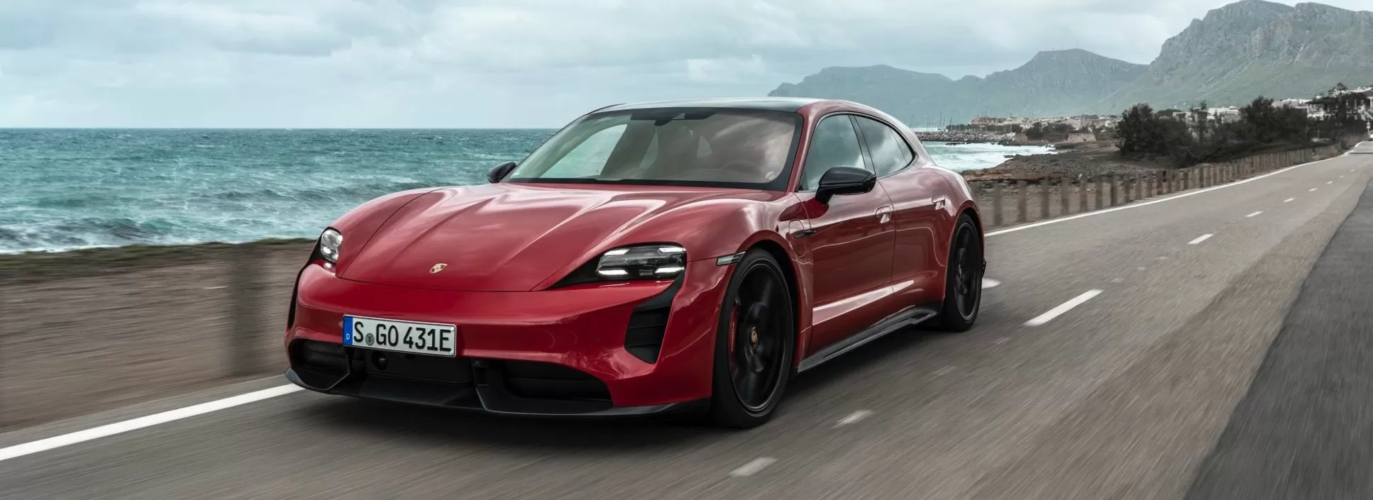 Компания Porsche продала более 300 000 автомобилей