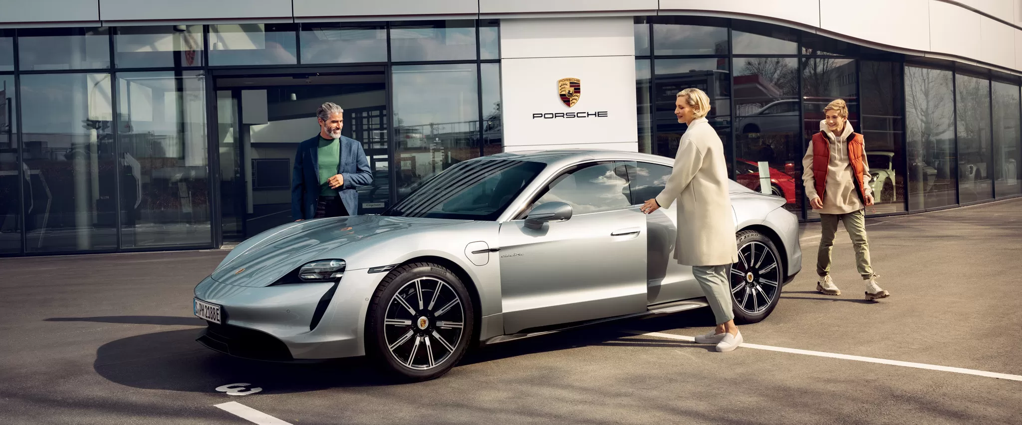 Работа Порше Центр Самара в период майских праздников